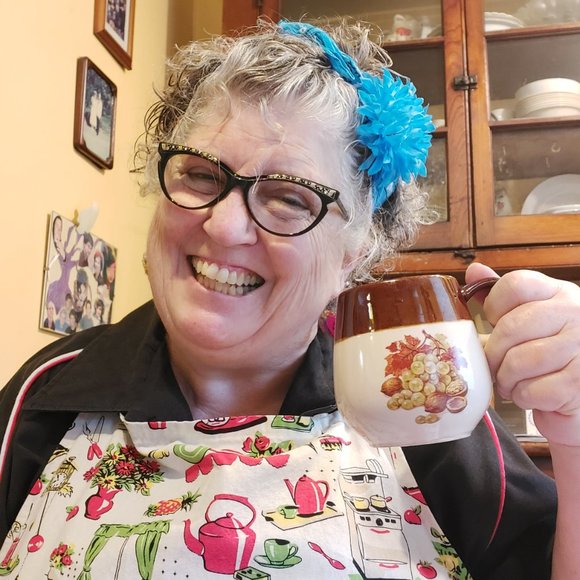 Meet your Posher, Vivian - Picture 3 of 5